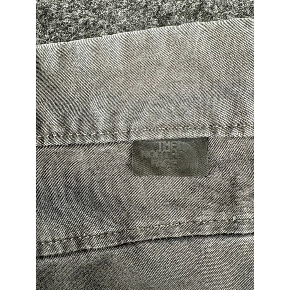 The North Face Mens Gray Chino Shorts Size 38 Flat Front Outdoor Hiking Casual